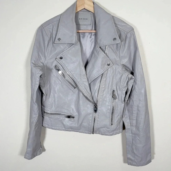 BLANKNYC | LIGHT GREY BIKER  FAUX LEATHER JACKET - Picture 2 of 14